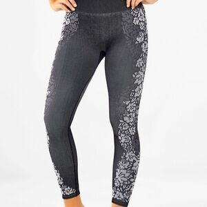 NWT Large Floral Fabletics Leggings